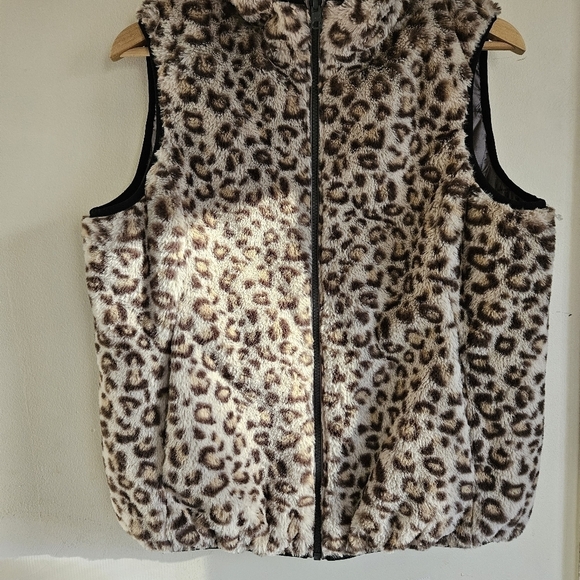 Alp N Rock Reversible Leopard Valais Hooded Vest - Picture 6 of 13